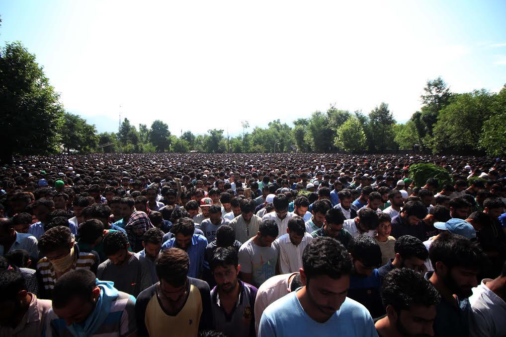Thousands attend funeral procession of Hizb commander